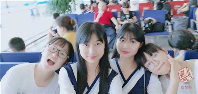 牛！双胞胎姐妹闯过自主招生三关，同被武大水果派解说
录取